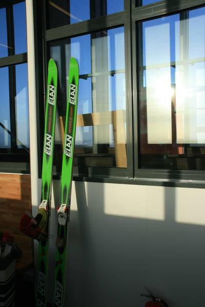 Skidor mot glas