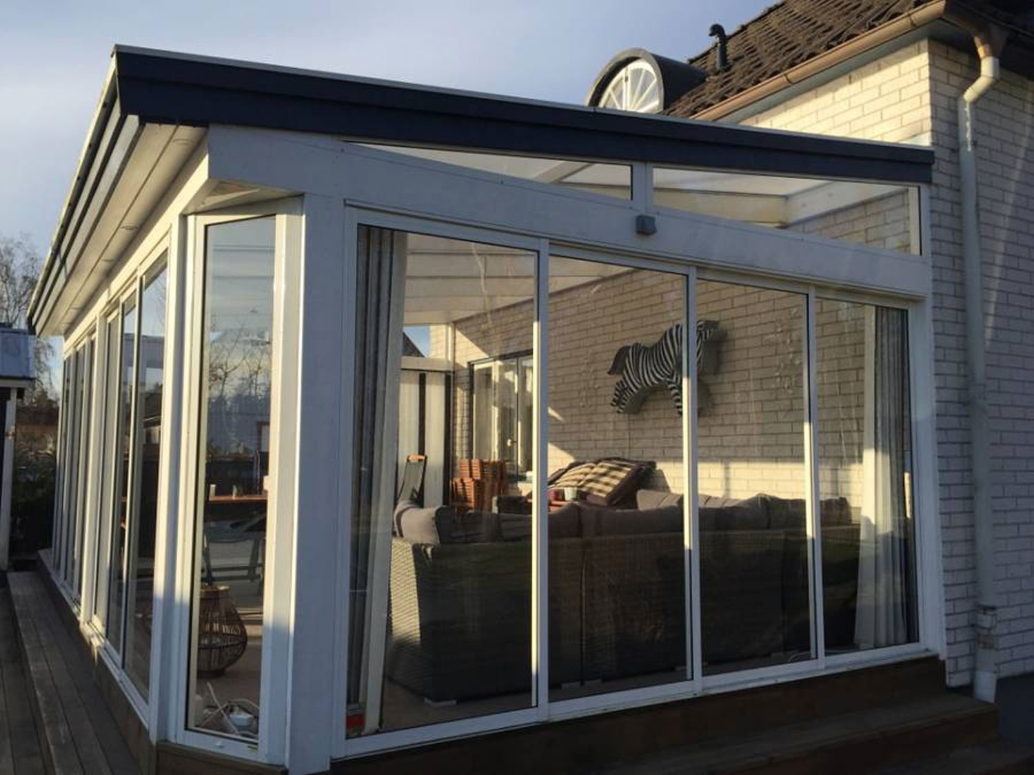 Uterum med stora glasfönster